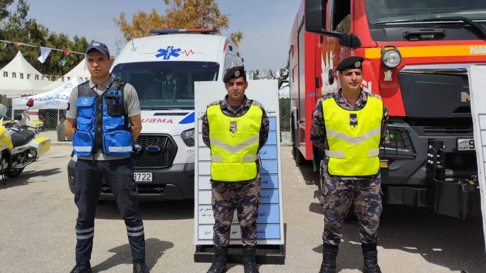 بسرعة قياسية.. "الدفاع المدني" يسيطر على حريق محل مفروشات كبير في عمان