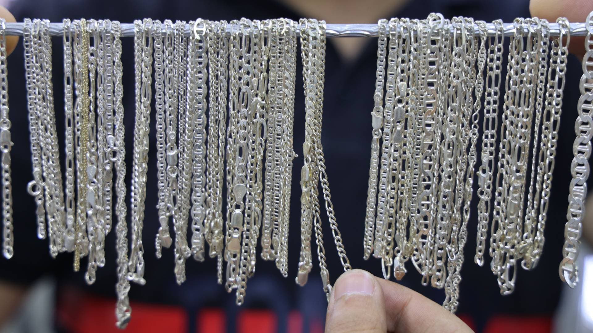 الفضة الفضة تفتتح تداولات الجمعة على ارتفاع وتسجل 47.34 دولارا عالميا
