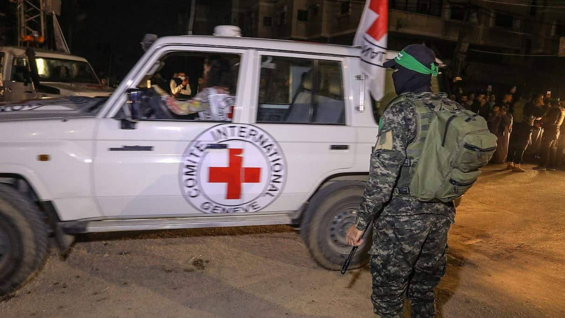 الإفراج عن المحتجزين  في غزة فجر الإثنين.. كيان الاحتلال يكشف تفاصيل عملية التسليم