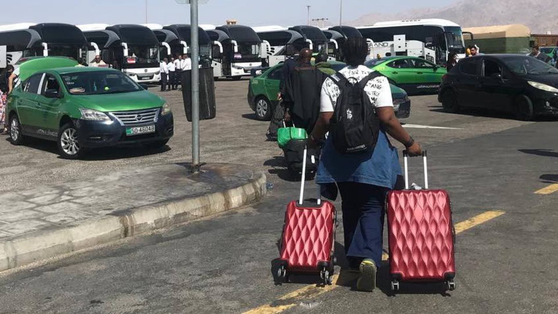 في مؤشر على تعافي القطاع.. العقبة تستقبل 300 سائح نيجيري بخدمات متكاملة -صور