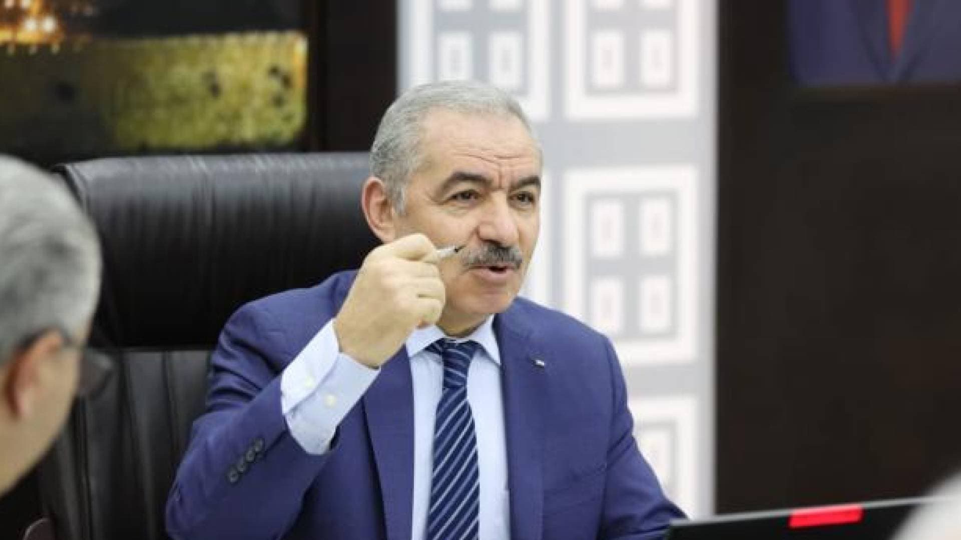 تفاصيل "اليوم التالي".. اشتية يعلن استعداد السلطة لإدارة رفح.. وتضارب حول آلية الفتح