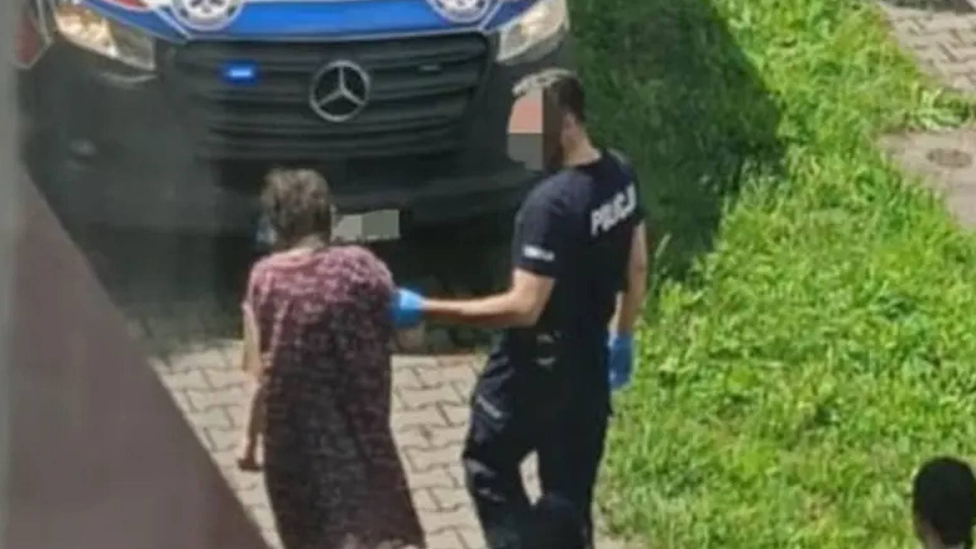 بعد 27 عاما من "الاختطاف".. جارة تكشف لغز الفتاة التي خرجت "عجوزا" من سجن والديها في بولندا
