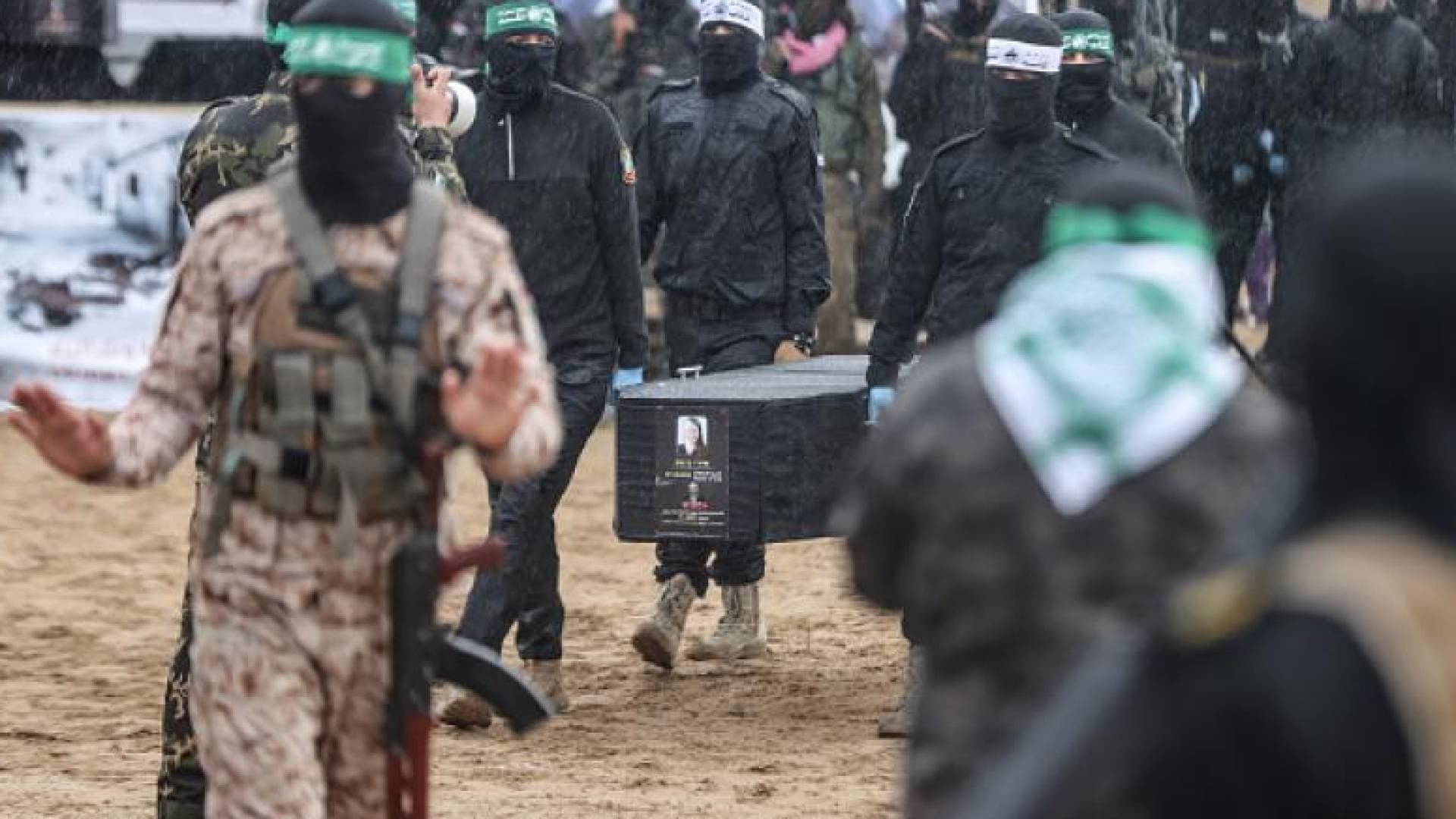 هيئة البث العبرية: "إسرائيل" أبلغت واشنطن بقدرة "حماس" على إعادة جثث 10 من المحتجزين القتلى