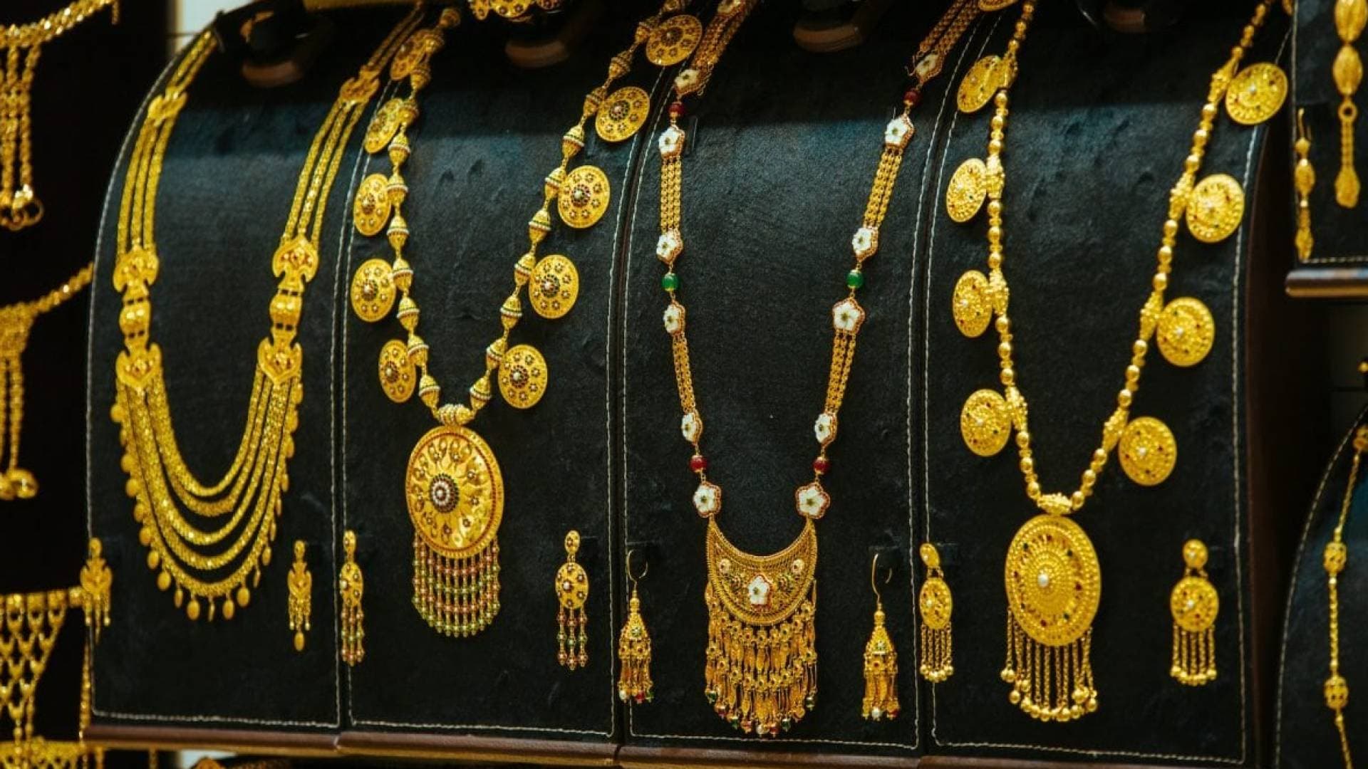 ترقب حذر في سوق الذهب بالبحرين.. وهذا هو السعر الآن"
