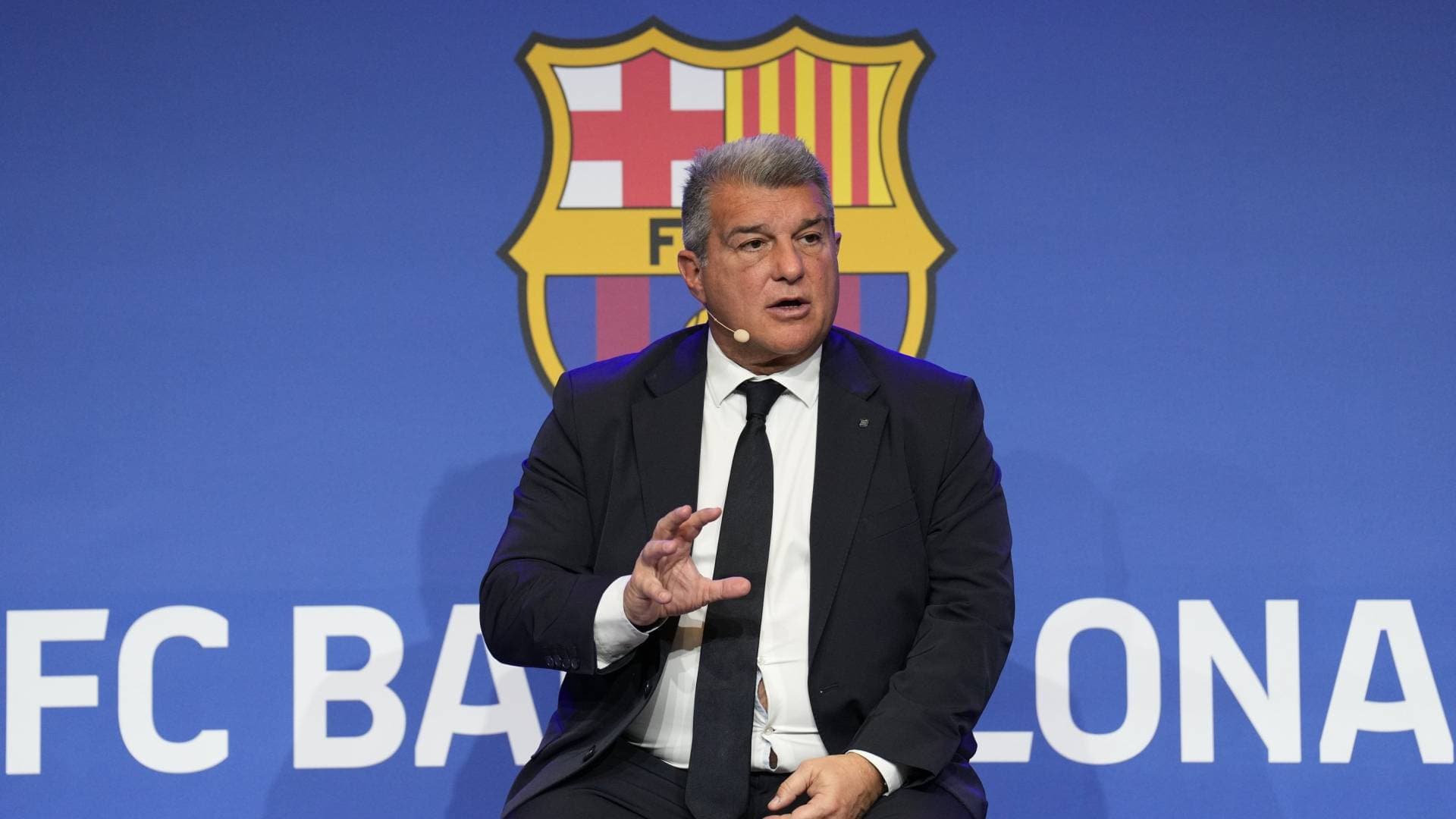 برشلونة يضحي بعطلة اللاعبين لودية البيرو مقابل 8 ملايين يورو