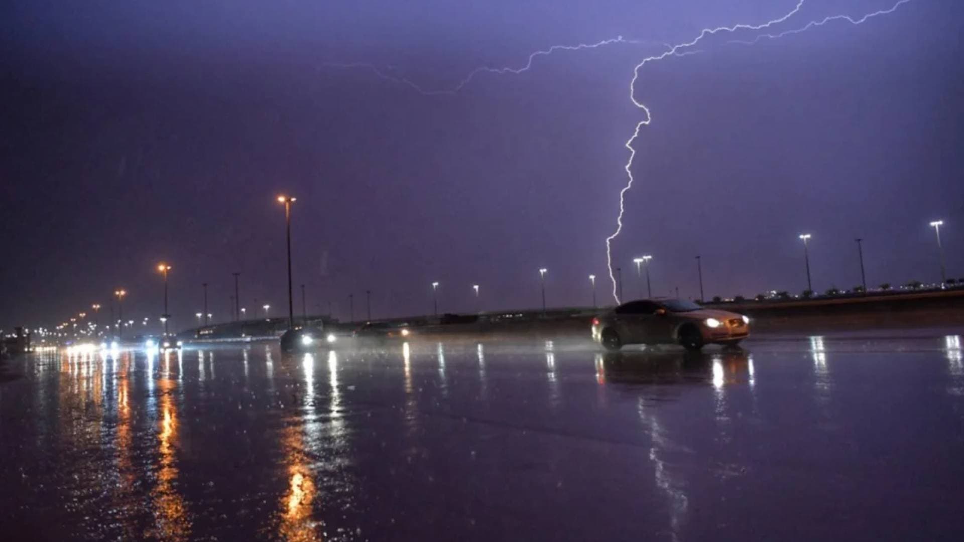 ست دول عربية تتأهب للأمطار الرعدية نهاية الاسبوع و الأردن يسجل حرارة "غير مسبوقة" في نوفمبر
