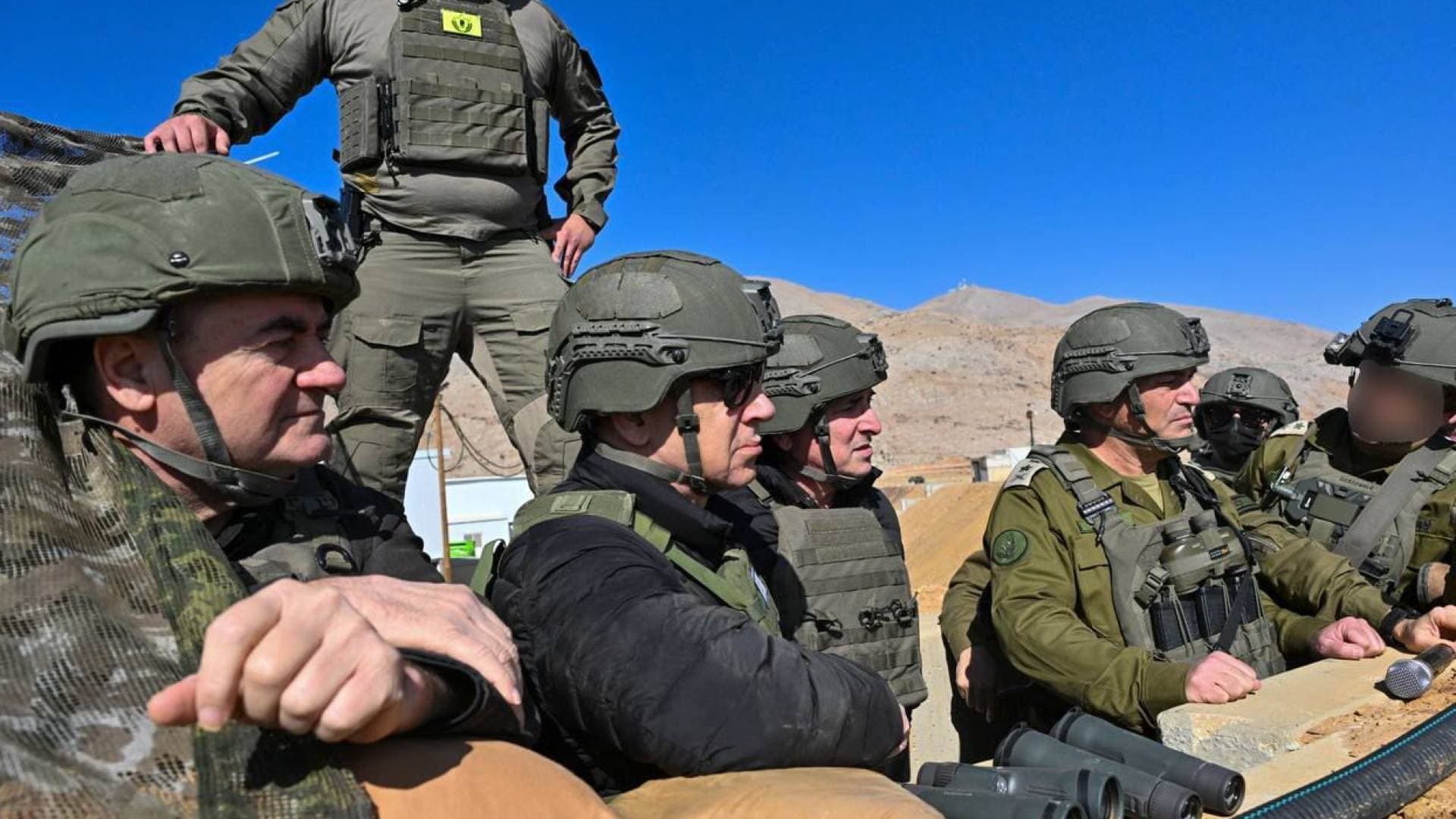 إعلام عبري: نتنياهو يقوم بجولة في جنوب سوريا برفقة كاتس وزامير - فيديو