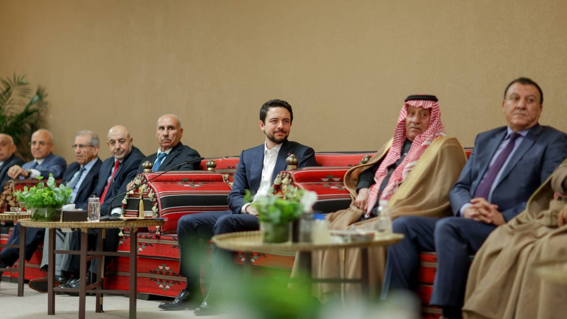 ولي العهد يلتقي بوجهاء الطفيلة ويشدد على ضرورة توثيق السردية الأردنية لتكون مرجعية للأجيال القادمة - فيديو