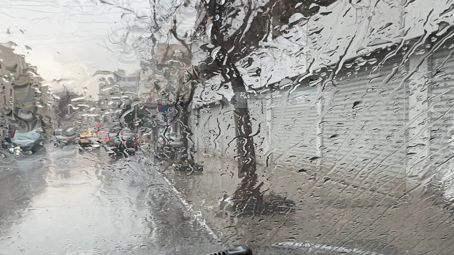 طقس العرب: تكون سحب ركامية في مناطق جنوب الاردن تعمل على هطول زخات من الأمطار