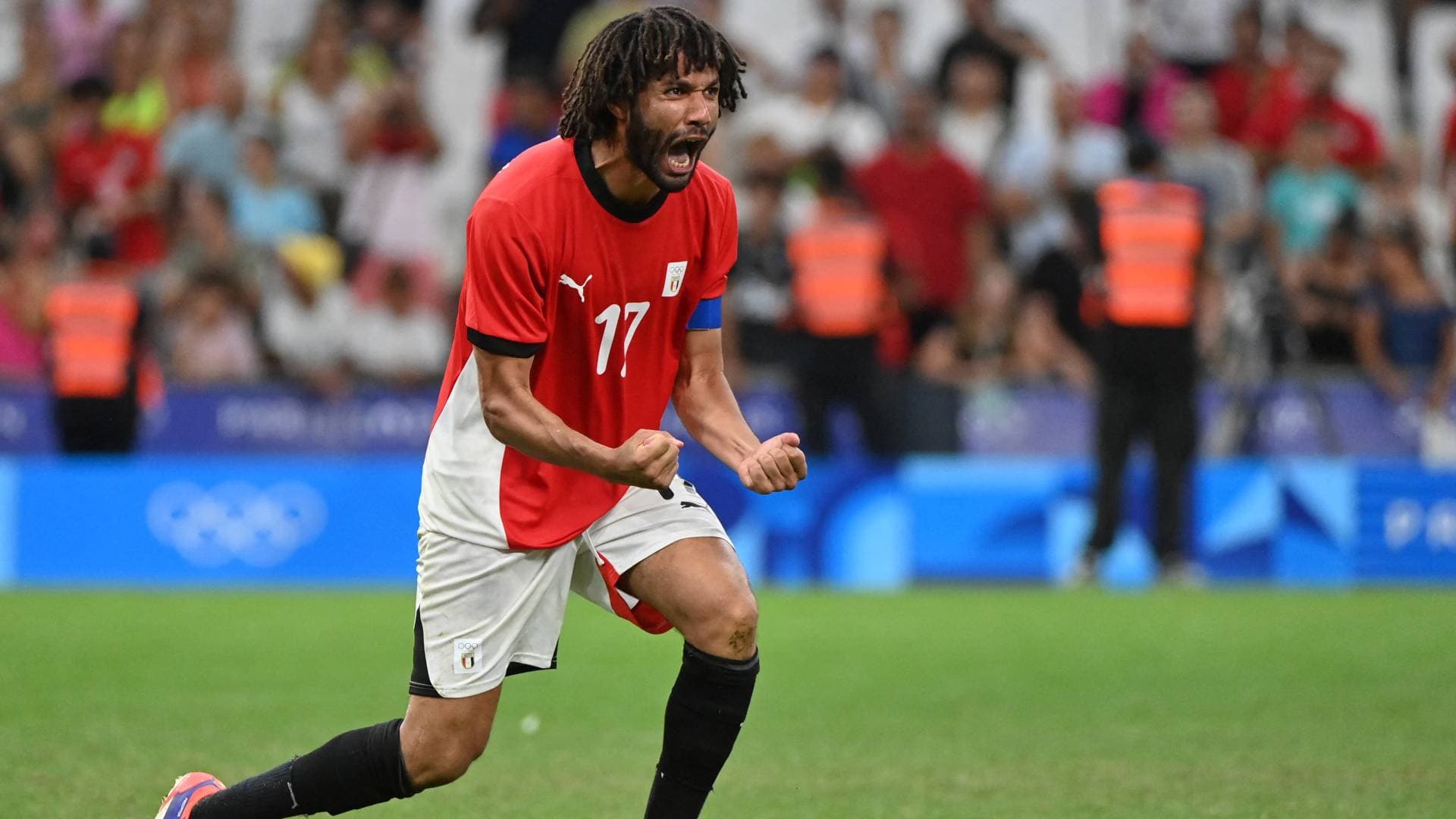 تكريم نجم المنتخب المصري محمد النني بـ"قلادة العظماء"