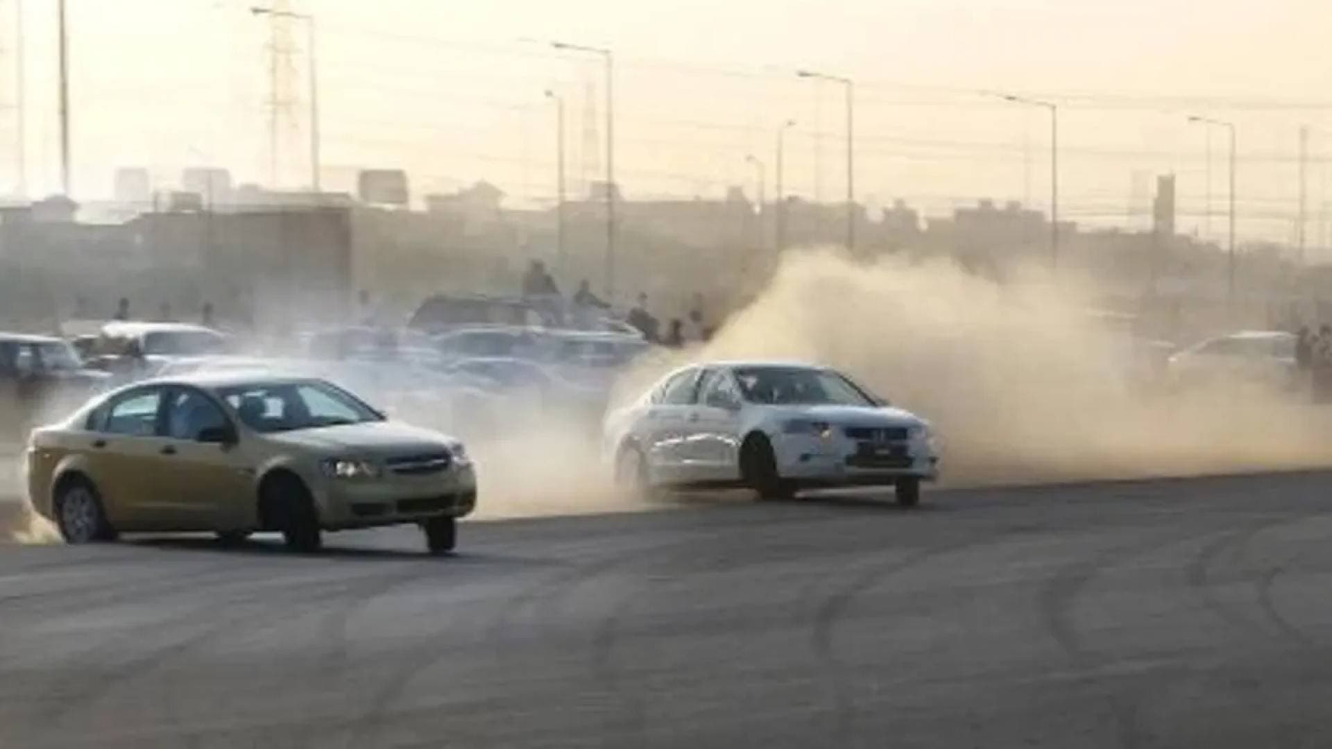 الأمن العام يحذر من القيادة المتهورة ويدعو المواطنيين للإبلاغ عن حالات "التشحيط"