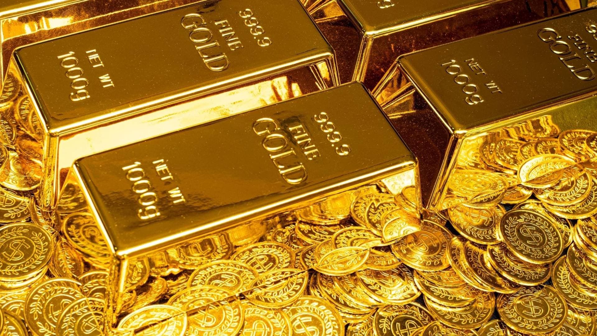 ماراثون الصعود ينتظر إشارة الحسم.. هل ينجح الذهب في اختراق حاجز الـ 4400 دولار؟