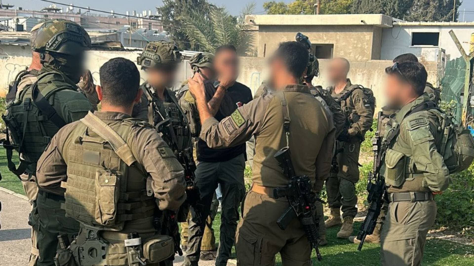 جيش الاحتلال يكشف تفاصيل تسلل منفذ عملية "بيسان" من الجدار الأمني في القدس ويؤكد الدفع بتعزيزات للمنطقة