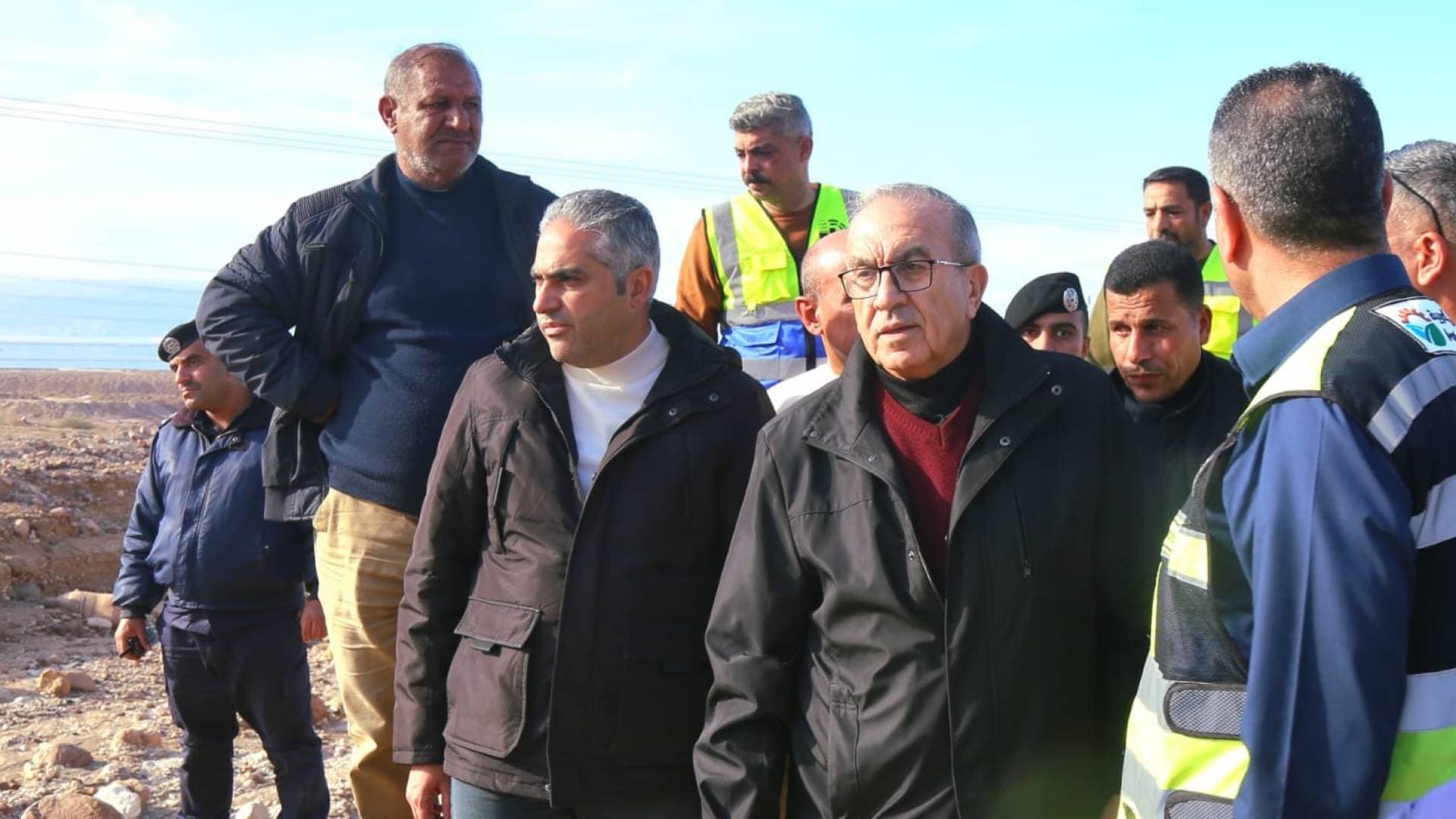 وزير الأشغال يعلن استراتيجية "الهندسة المناخية" وبدء إعادة إنشاء طريق "غور نميرة" بعد السيول الجارفة