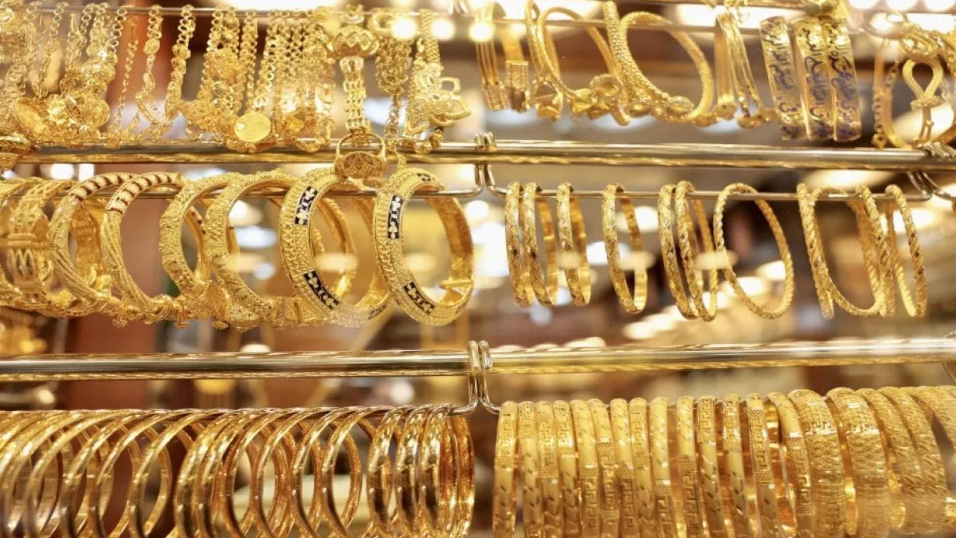 هدوء ما بعد العاصفة.. الذهب يفتتح تعاملات 2026 باستقرار تام عند مستوى 4,332 دولارا