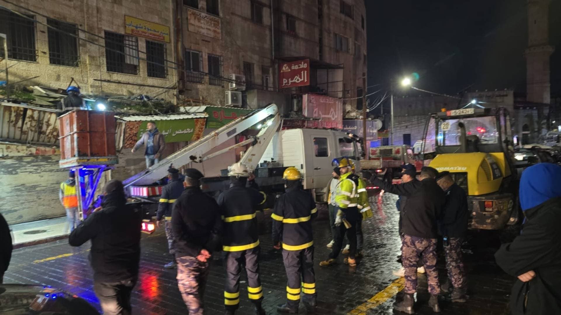 مراسل رؤيا: انهيار أجزاء من مبنى وسط مدينة إربد - فيديو