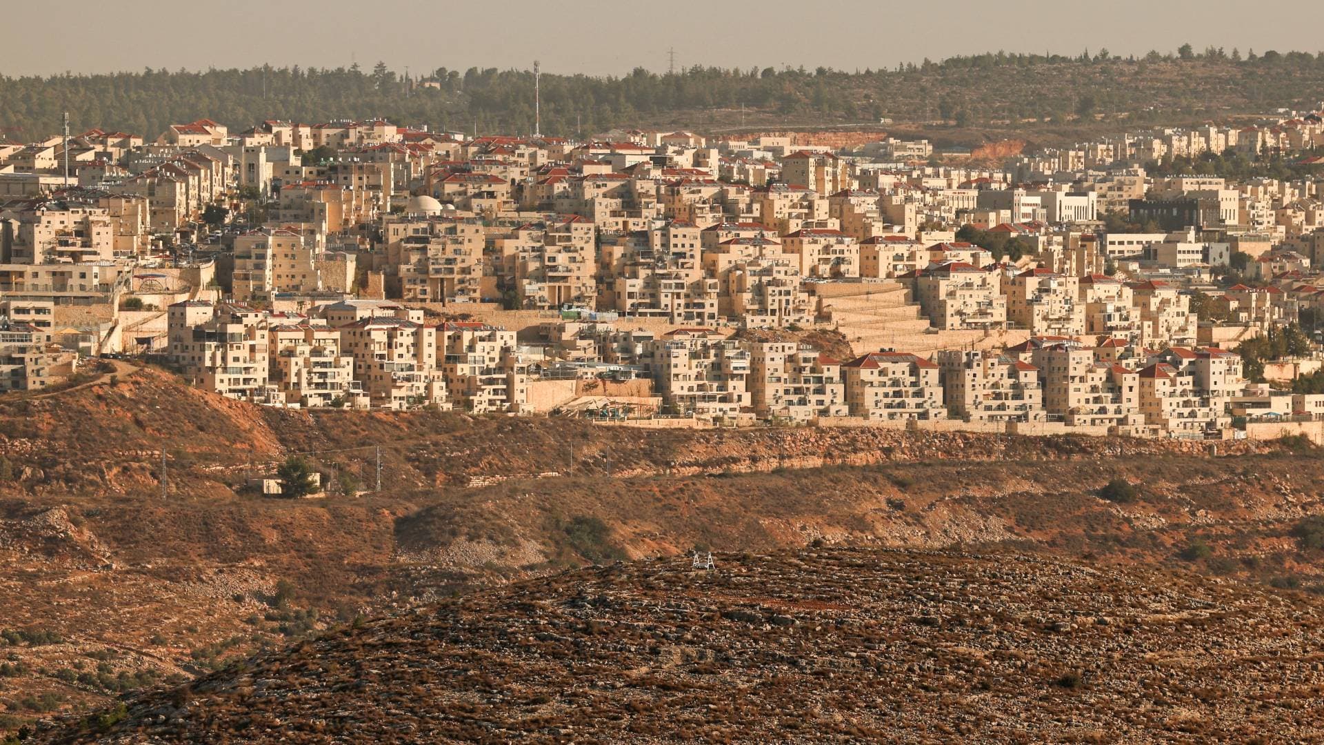 تحت غطاء الحرب.. جيش الاحتلال يعيد رسم خارطة الضفة لـ"مضاعفة" المستوطنات