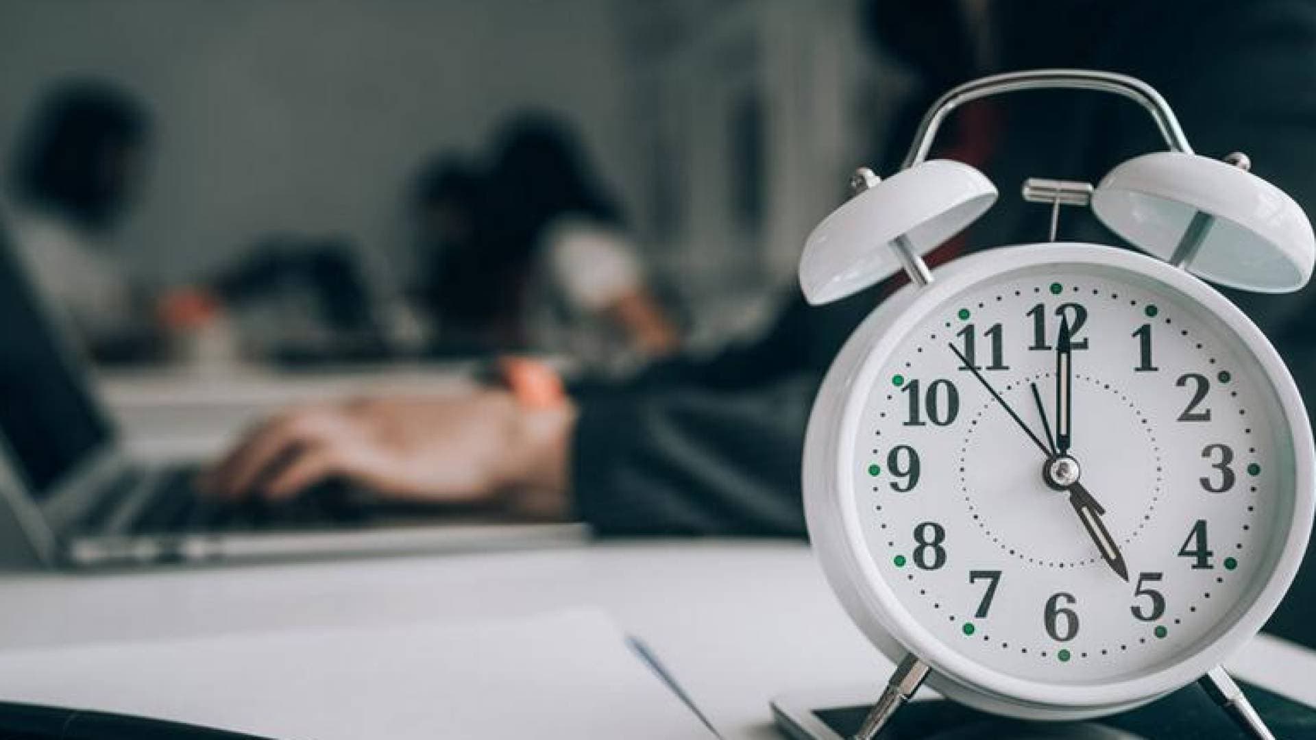 20 ألف دينار بدل عمل إضافي مخالف في تربية لواء الجامعة