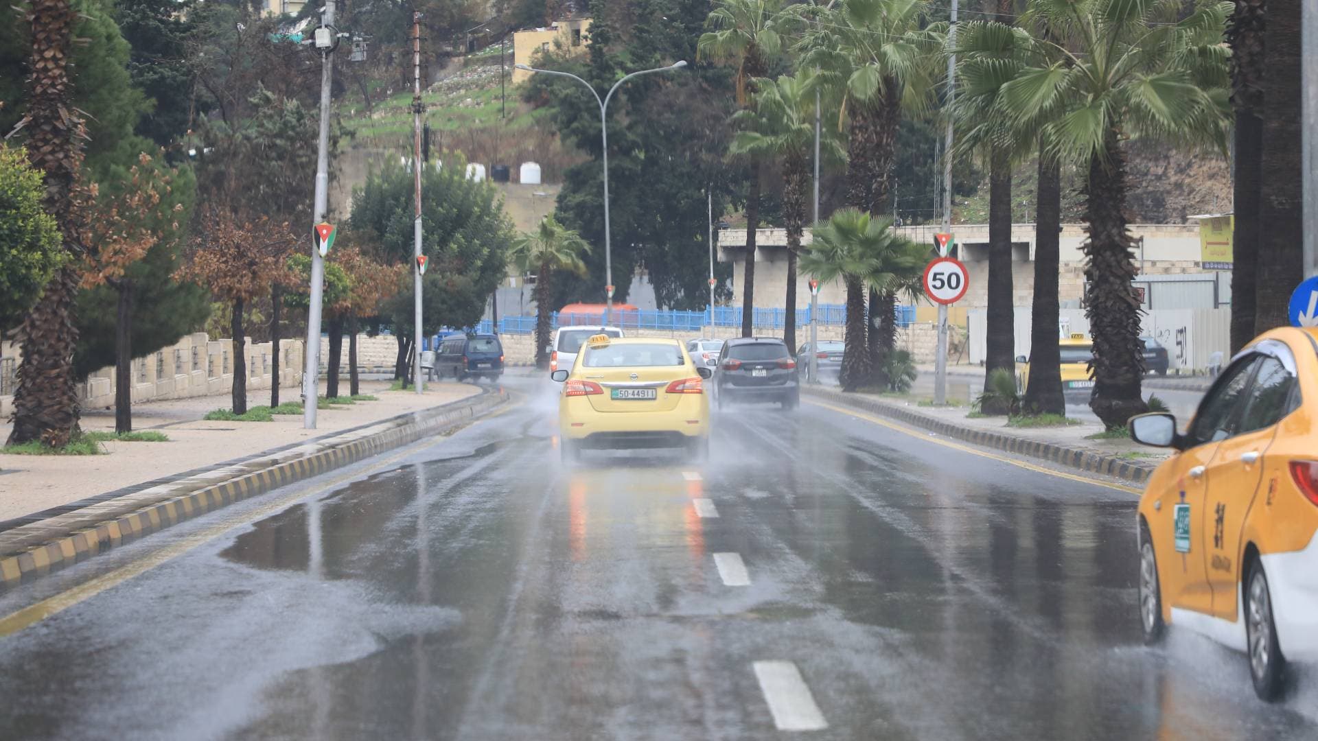 "طقس العرب" يرفع تصنيف المنخفض للدرجة الرابعة.. أمطار غزيرة وزخات ثلجية وتحذيرات من السيول -فيديو