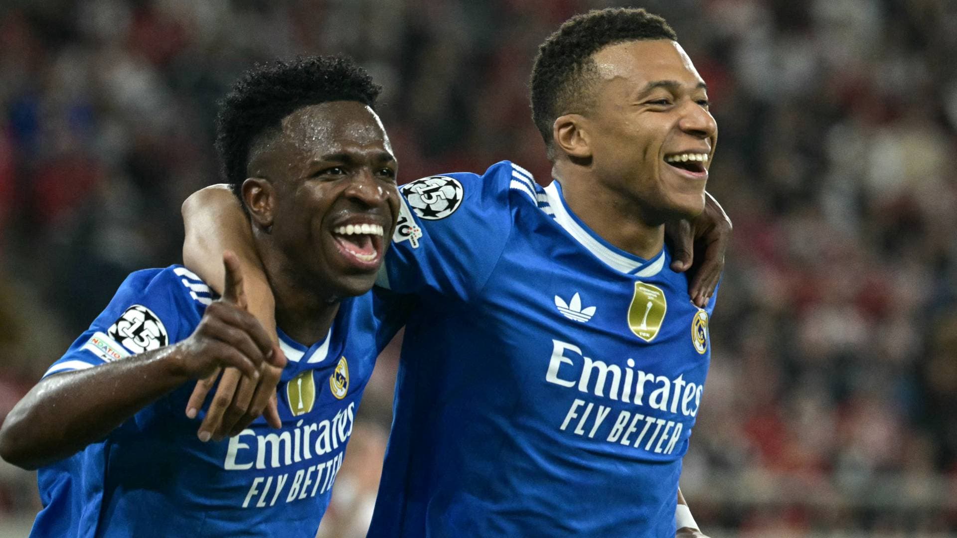 سابقة تاريخية .. قناة ريال مدريد تهاجم اللاعبين وتبرئ الحكم