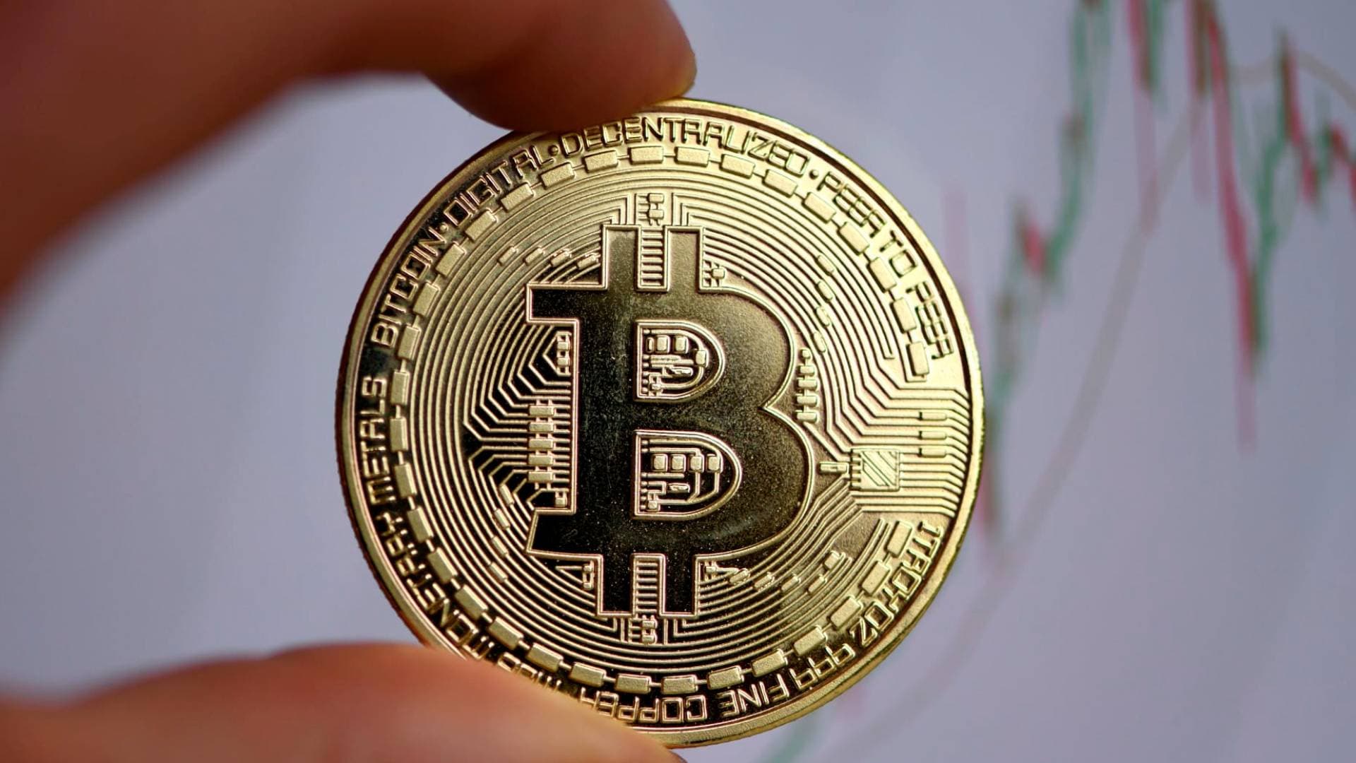 "بيتكوين" تفتتح أسبوعها باللون الأخضر.. وتعزز موقعها فوق حاجز الـ 65,600 دينار