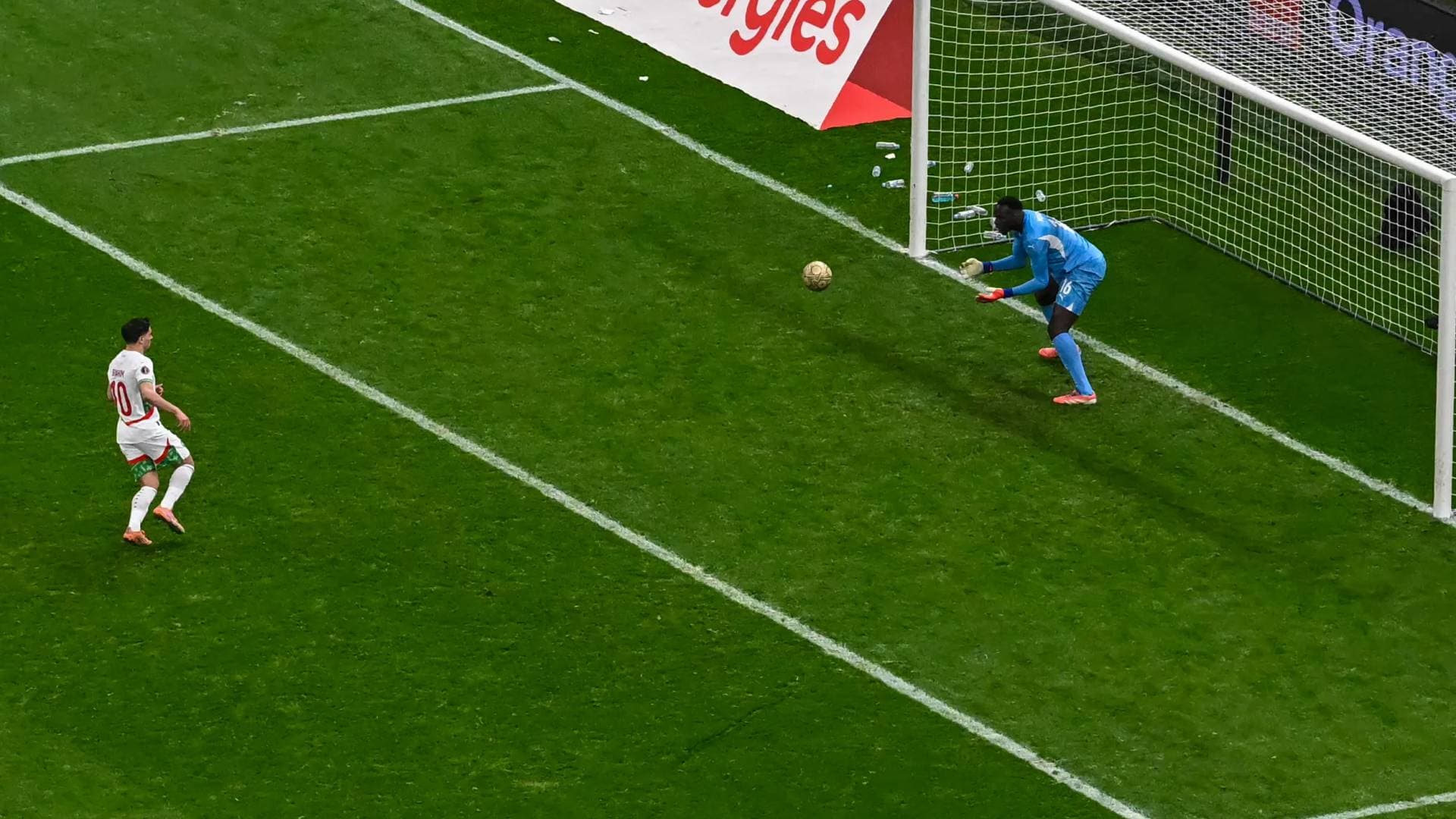 هل اتفق دياز وميندي على إضاعة ركلة الجزاء في نهائي كأس افريقيا؟