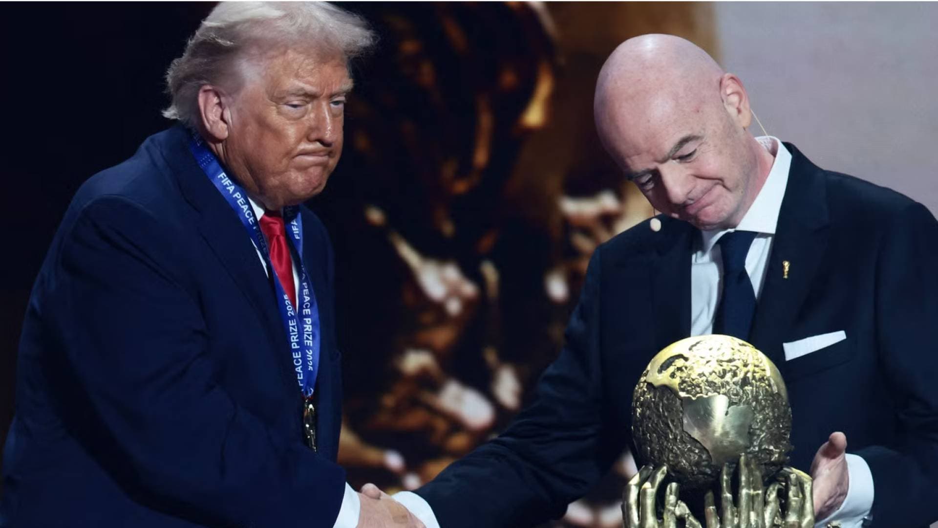 حرج متصاعد داخل الفيفا بسبب منح ترامب جائزة السلام