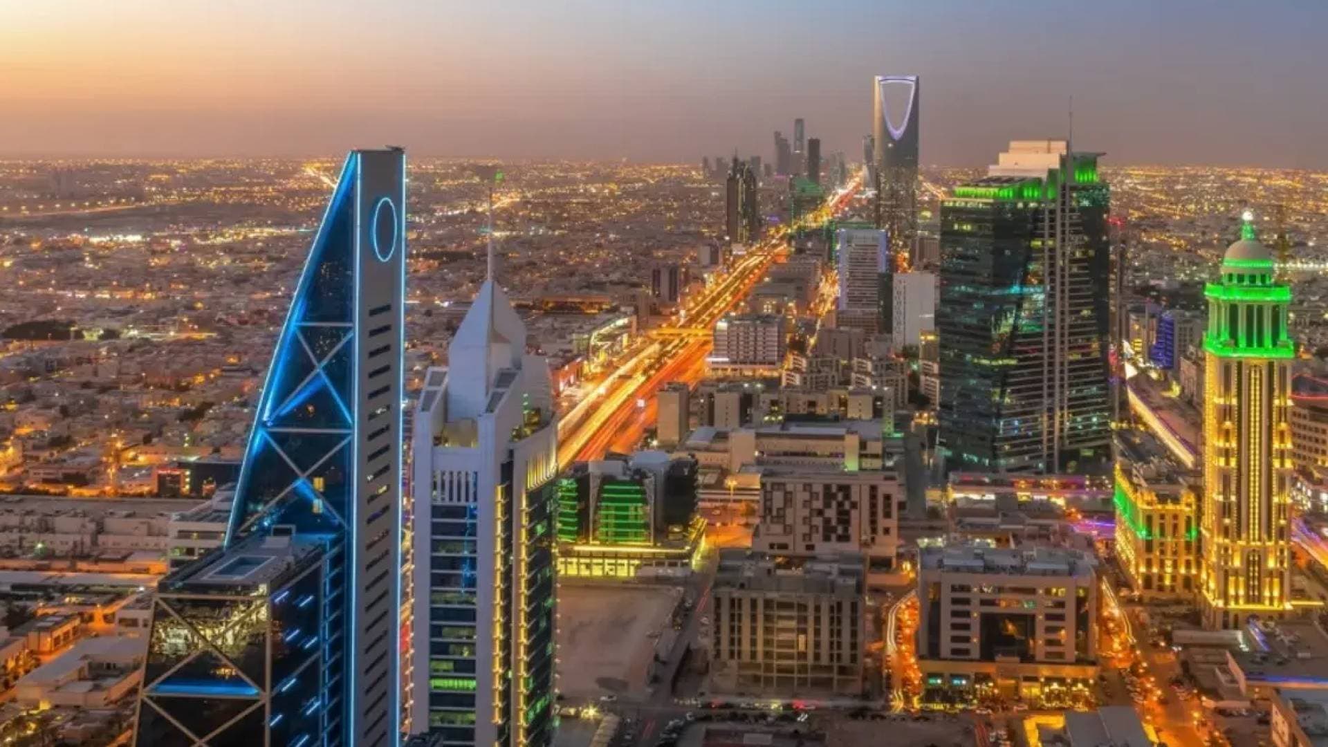فرص الاستثمار المشاريع العقارية السعودية الجديدة: التكاليف، التمويل، والمخاطر