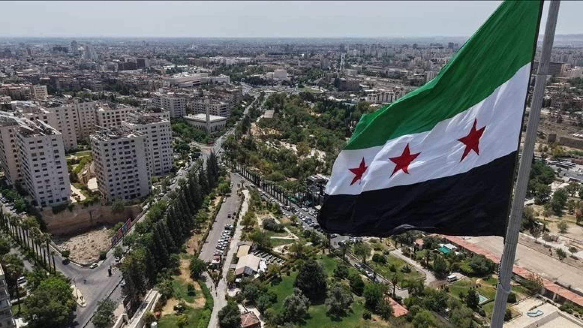 تبادل اتهامات بين دمشق و"قسد" حول "الهول".. والجيش السوري يعلن دخول المخيم
