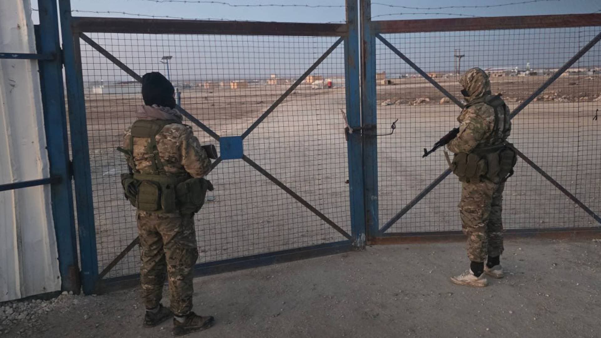 بالفيديو..الجيش السوري يؤمن مخيم الهول شرق الحسكة بعد انسحاب "قسد" ومحاولتها إشاعة الفوضى