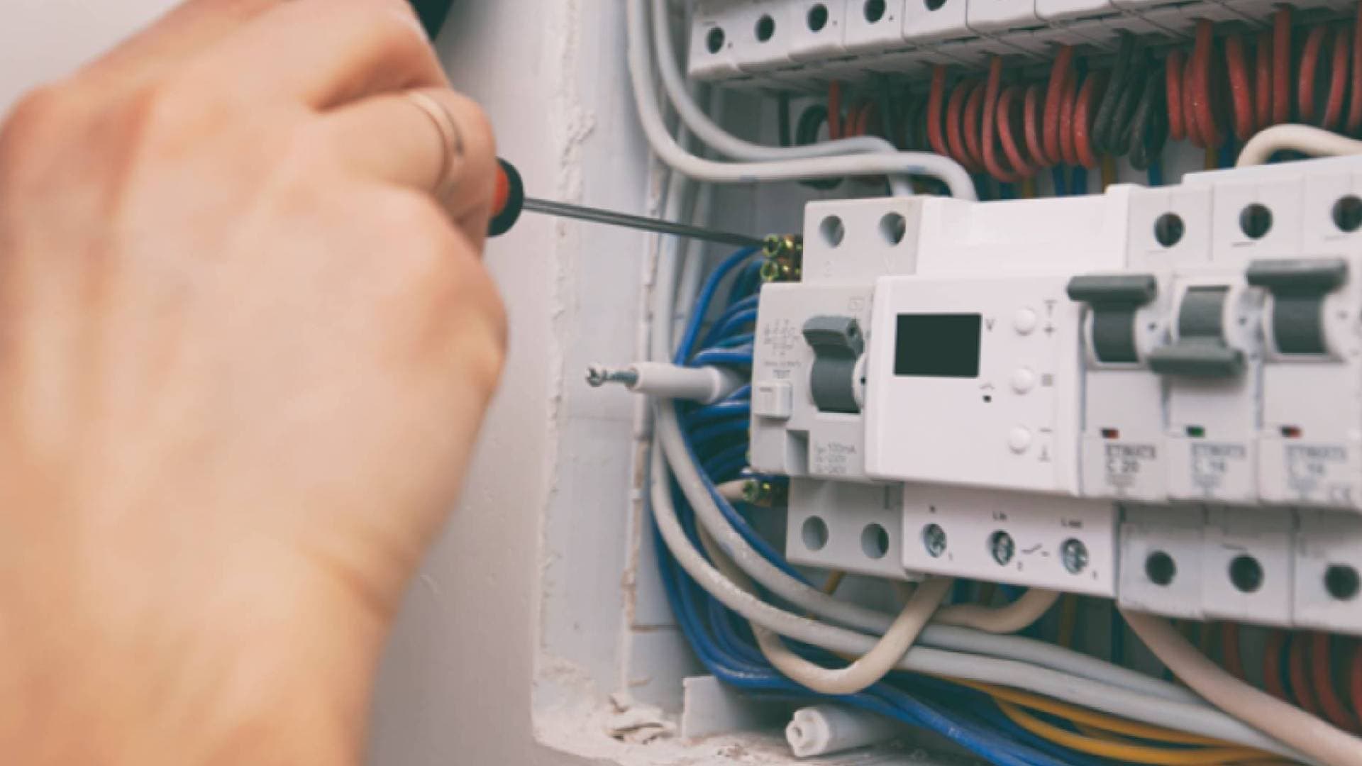 شركة الكهرباء الوطنية:الأحمال الكهربائية تسجل أعلى مستوى منذ بداية الشتاء