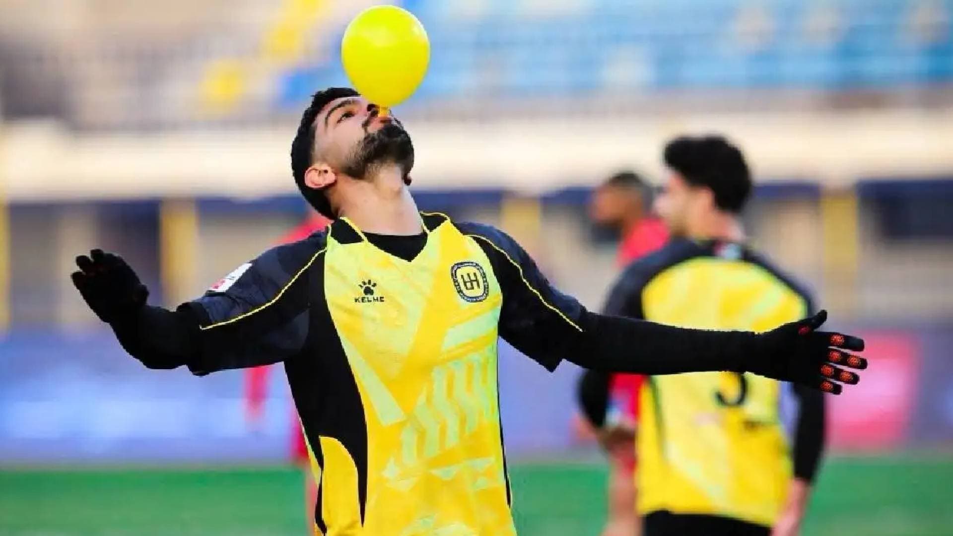 على طريقة البليهي ونكونكو.. "بالونة" خروبة في دوري المحترفين