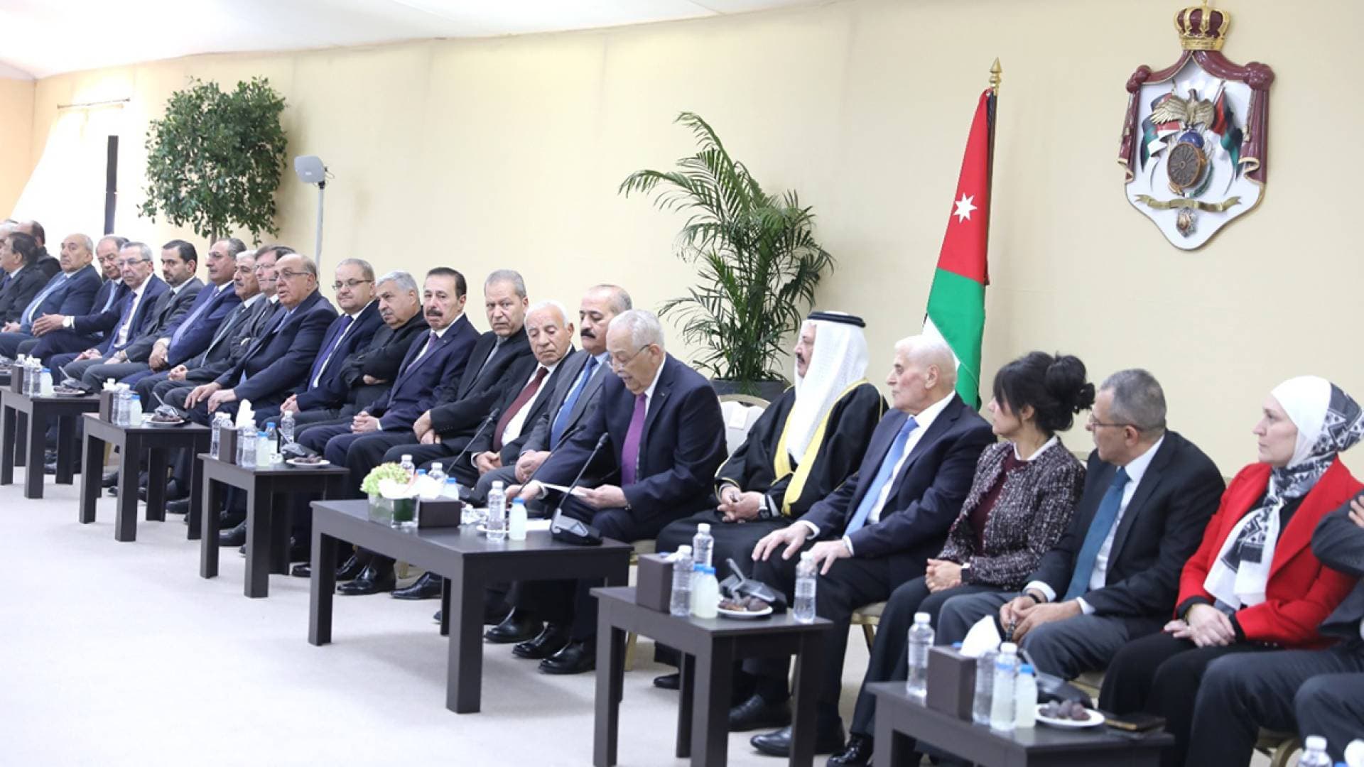متابعة للزيارة الملكية لإربد... رئيس الديوان الملكي يلتقي 250 شخصية من أبناء وبنات المحافظة