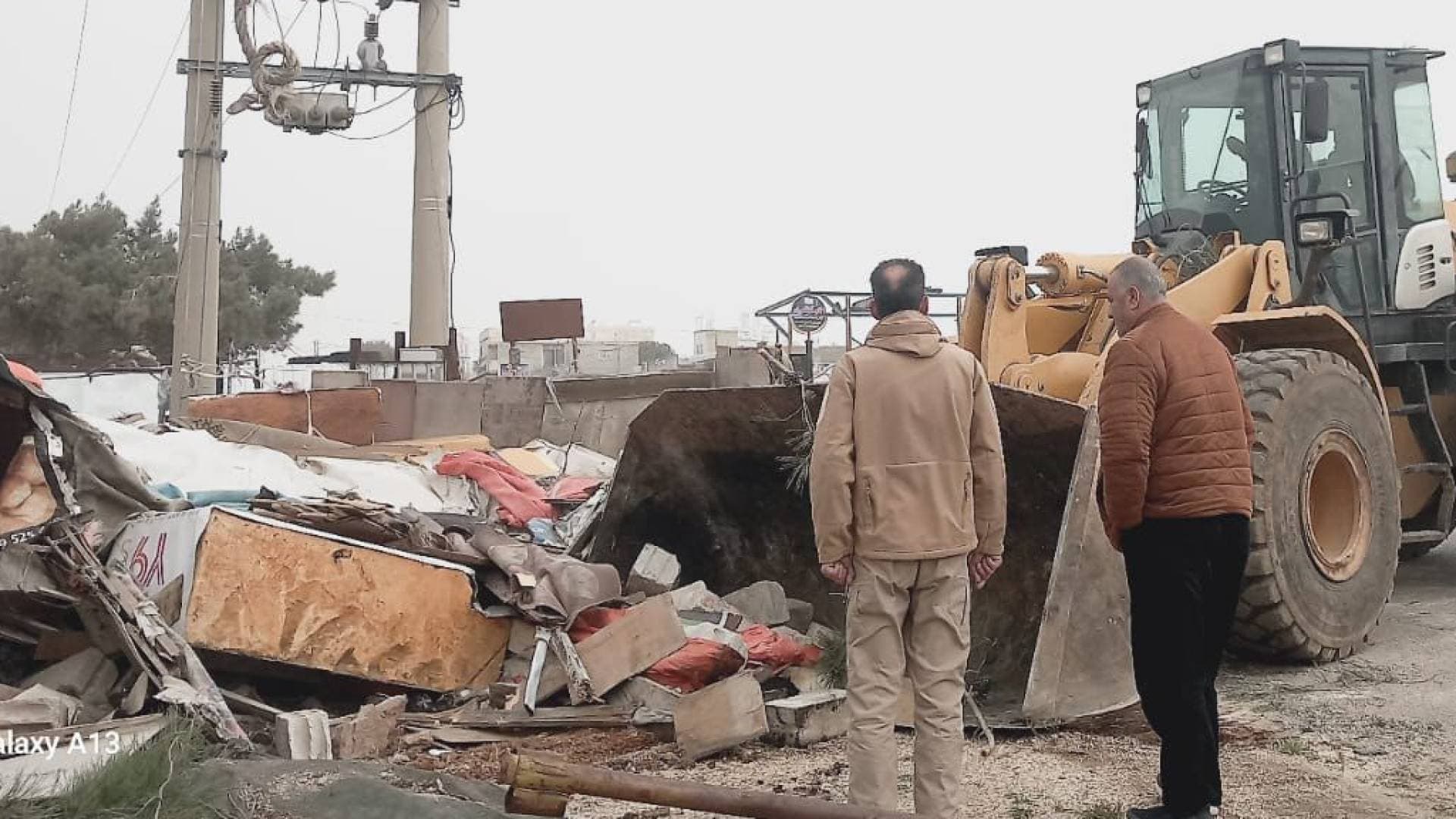 بلدية عجلون تطهر "مثلث إرحابا" من البسطات المخالفة