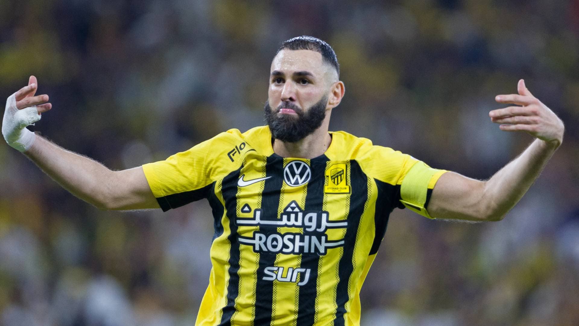 رسميا: كريم بنزيما ينتقل إلى الهلال السعودي في صفقة مدوية