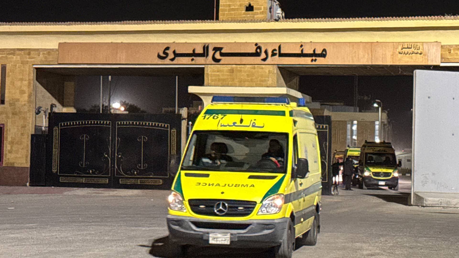 إعلام فلسطيني: جيش الاحتلال يسمح بدخول وخروج 27 فلسطينيا فقط عبر معبر رفح الإثنين