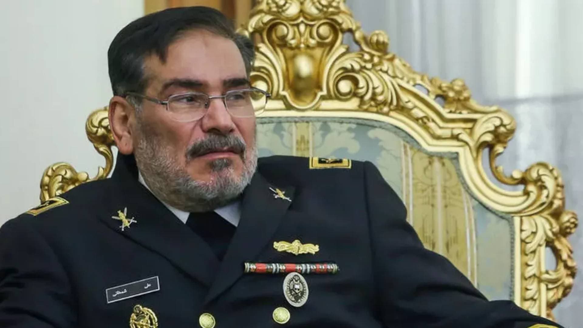 الرئيس الإيراني يعين الأدميرال علي شمخاني أمينا لـ"مجلس الدفاع" الإيراني الجديد