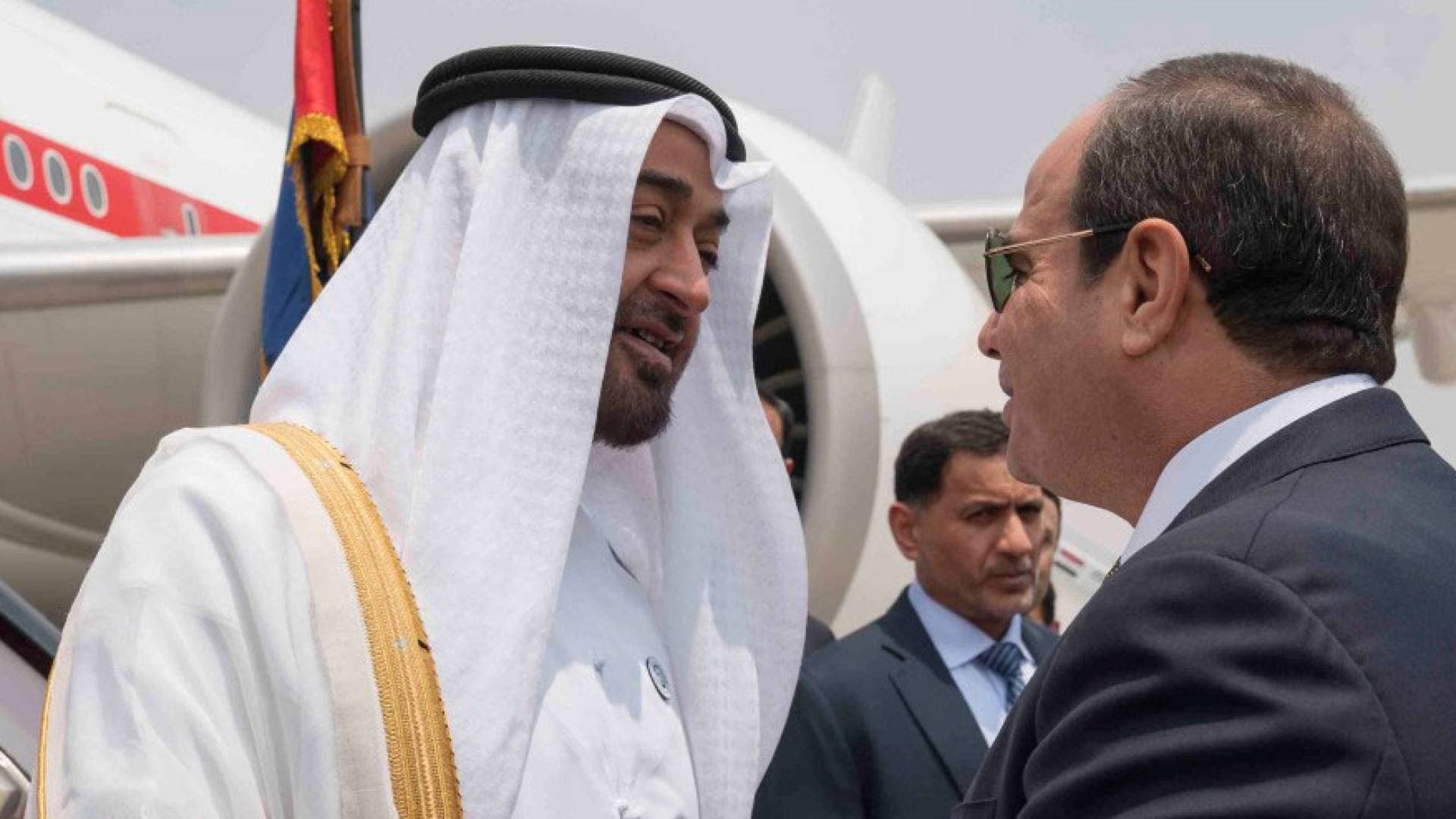 "قمة أخوية في أبوظبي".. محمد بن زايد يتقدم مستقبلي "السيسي" لبحث تعزيز الشراكة وأزمات المنطقة