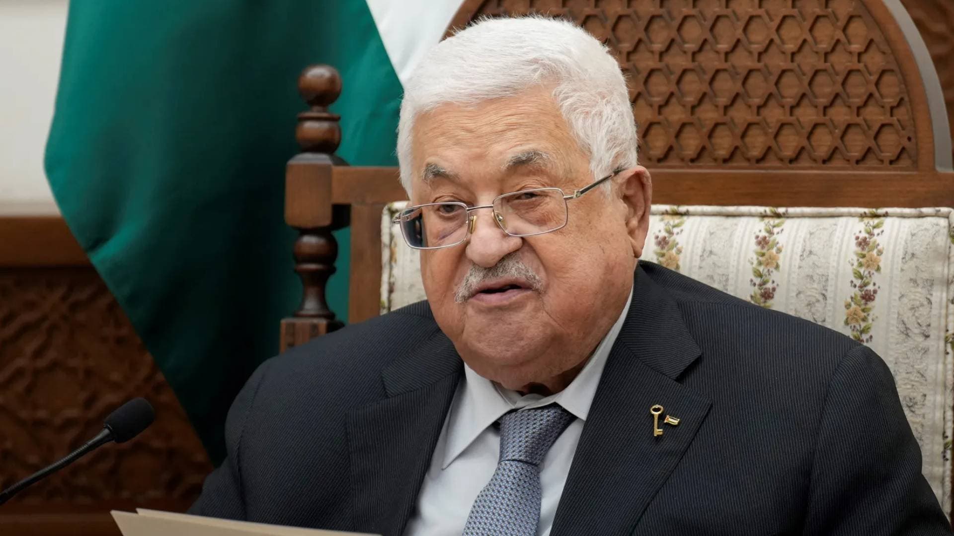 الرئيس الفلسطيني محمود عباس يصدر قرارا بنشر مسودة الدستور المؤقت لدولة فلسطين للاطلاع العام
