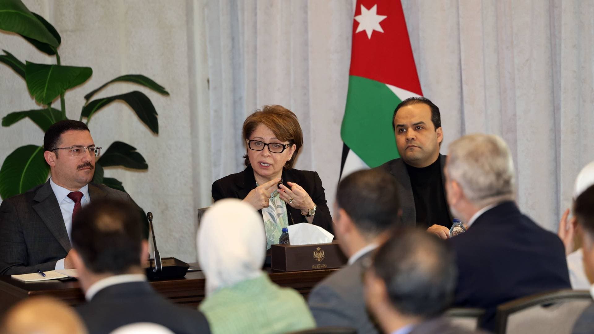 "عين الحكومة" على الموظفين.. "المتسوق الخفي" يعود لربط الأداء بـ"المساءلة"