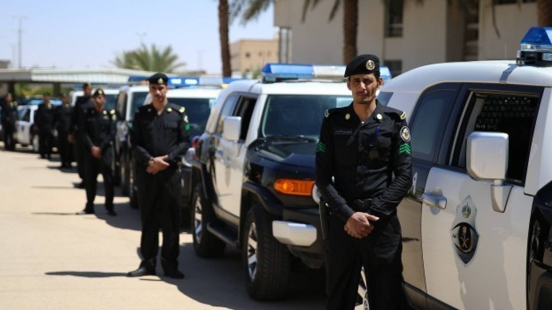 الأمن السعودي يحذر.. السجن والترحيل عقوبة إيواء أو التستر على مخالفي أنظمة الزيارة