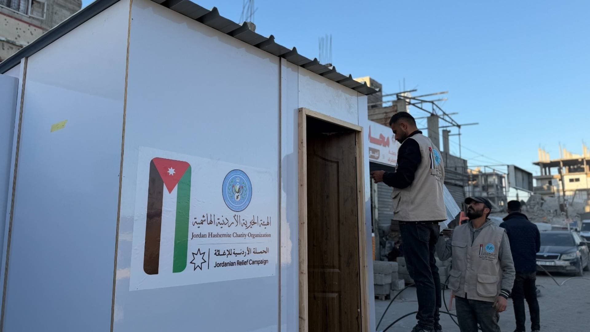 الهيئة الخيرية الأردنية تباشر إنتاج وتركيب "الكرفانات" في غزة