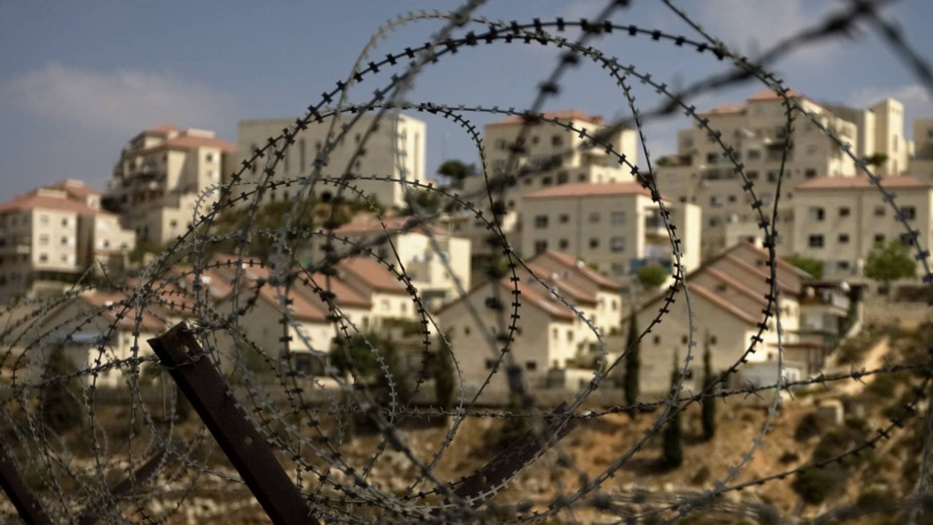 الرئاسة الفلسطينية تحذر: قرار "أملاك الدولة" ضم فعلي للضفة وتصعيد خطير للعدوان