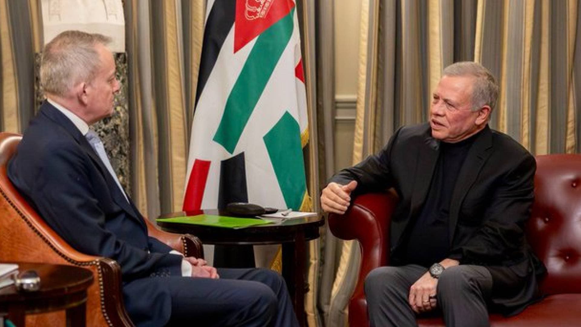 الملك يلتقي رئيس أركان الدفاع البريطاني في لندن.. فيديو
