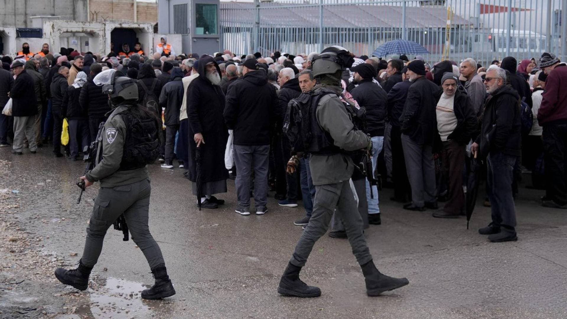 قيود "إسرائيلية" تعيق وصول آلاف الفلسطينيين إلى المسجد الأقصى في الجمعة الثانية من رمضان