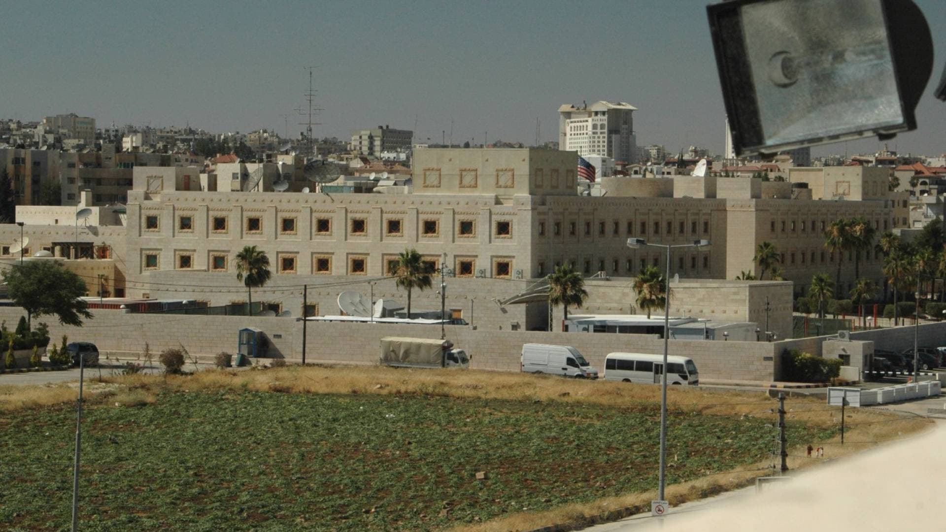 الأمن العام يبث رسالة توعوية للقاطنين في محيط السفارة الأمريكية في عمان