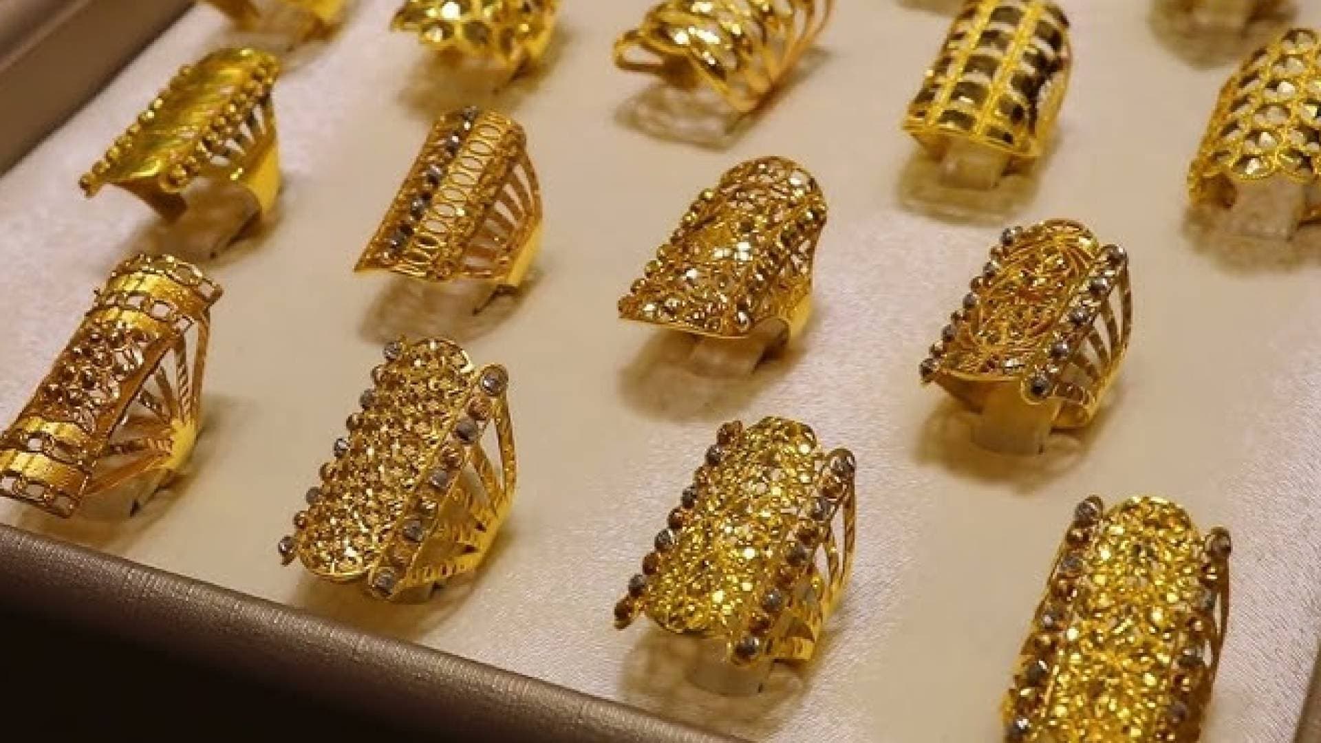 تعرف إلى أسعار الذهب والليرات الرشادي والإنجليزي في الأردن السبت