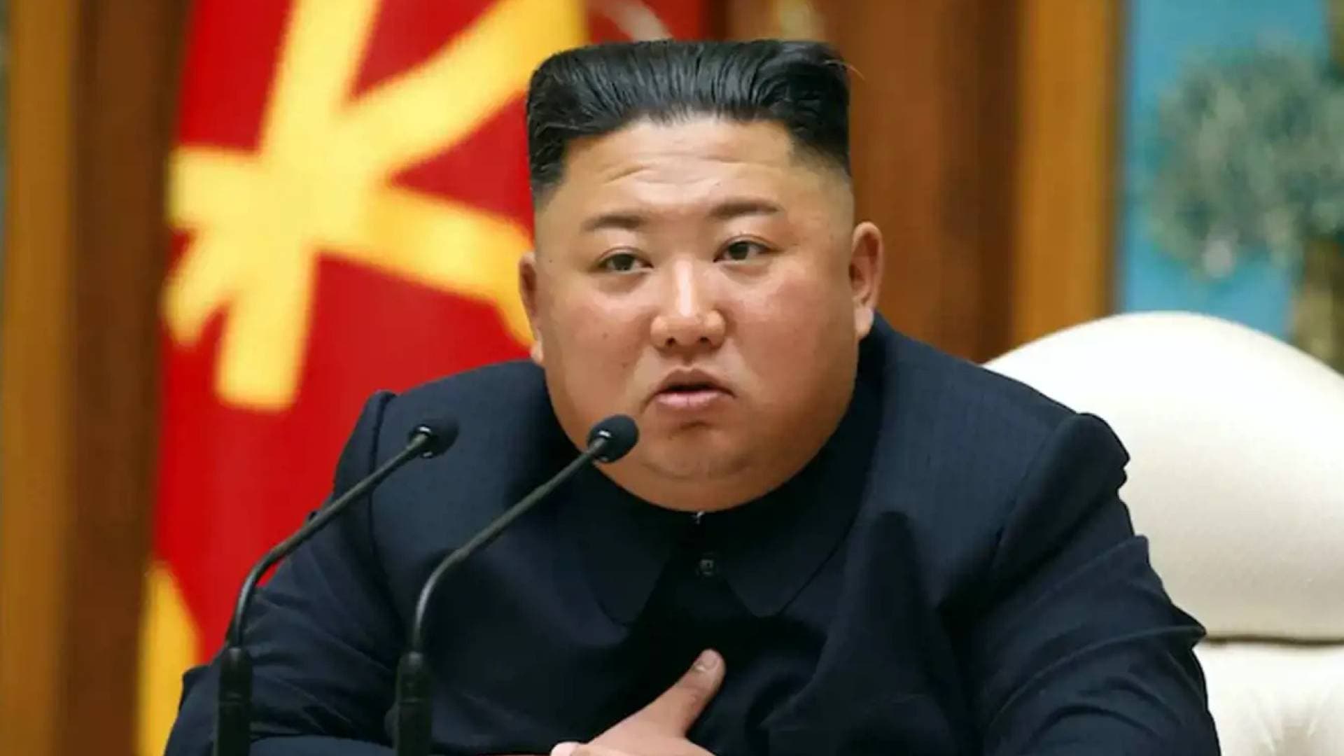 كوريا الشمالية تختبر نظام إطلاق صواريخ متعددة بإشراف كيم جونغ أون