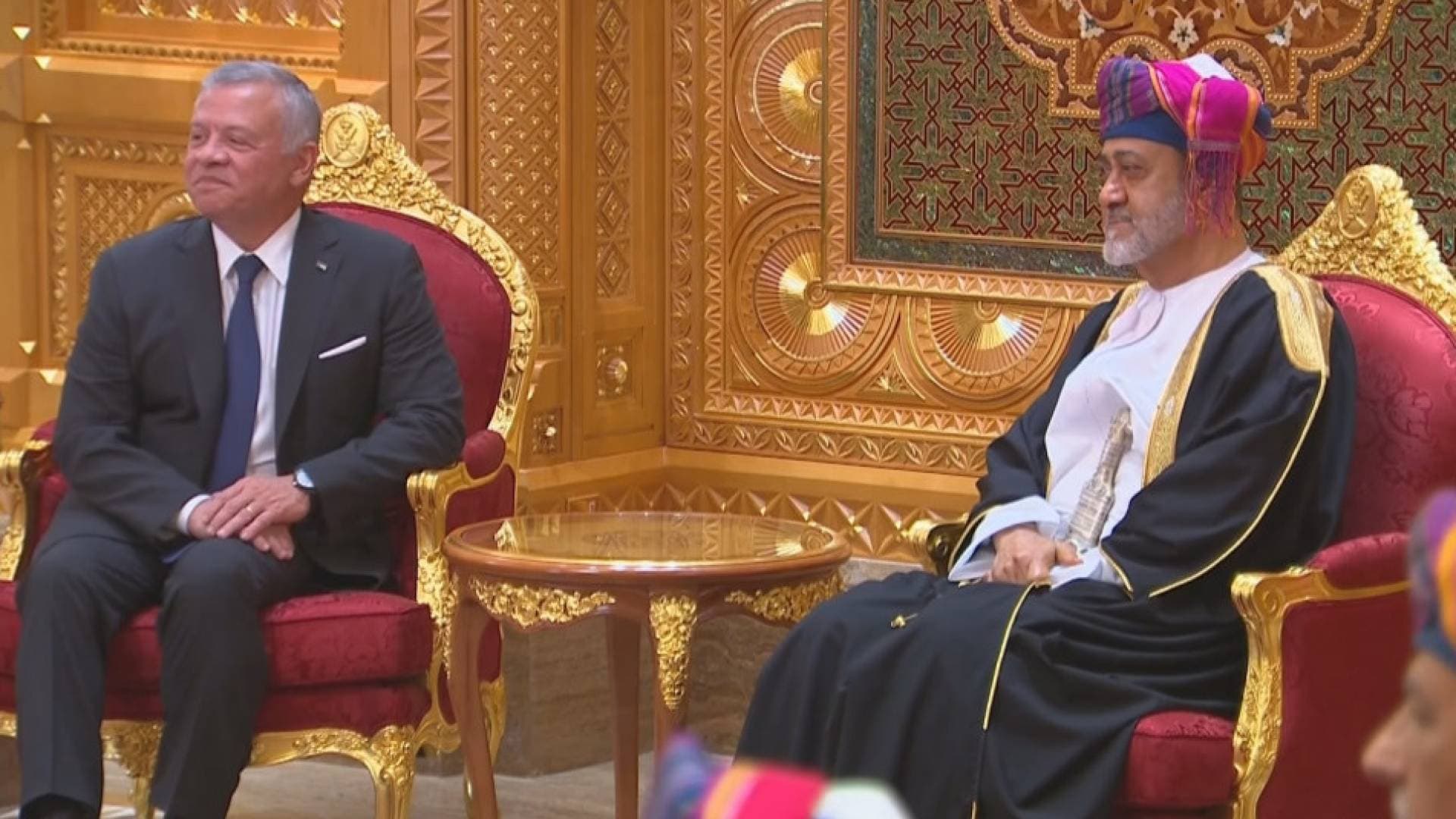 الملك وسلطان عمان يبحثان هاتفيا سبل خفض التصعيد في الإقليم