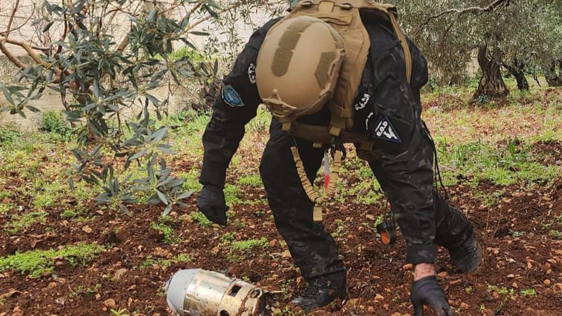 الشرطة الفلسطينية تتعامل مع 39 شظية صاروخية الخميس